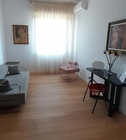 Goito Gallery Apartment